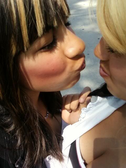 me kissin smiley x)