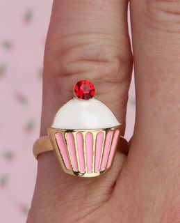 Cupcake Queen Ring