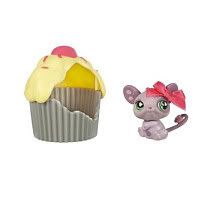 littlest pet shop mouse w cupcake