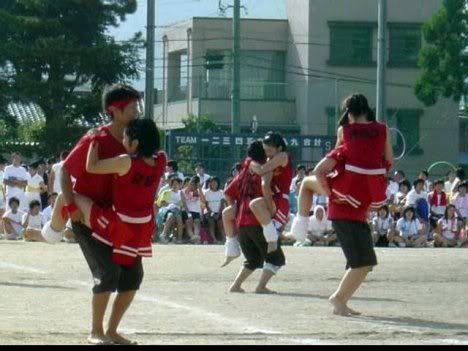 gendong Olahraga "Nikmat" Para Siswa & Siswi di Jepang