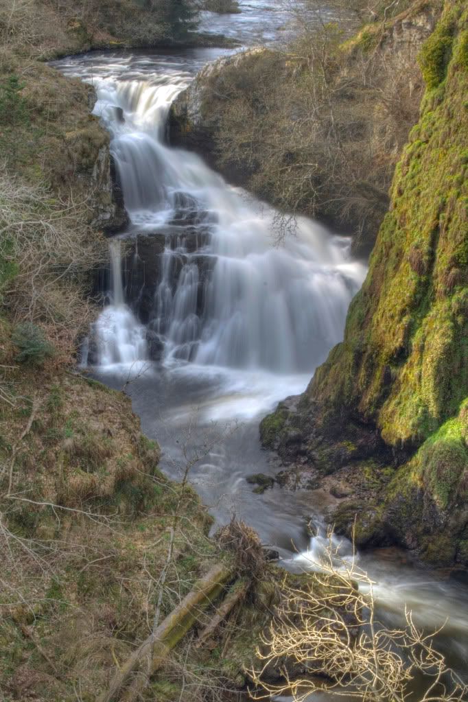 IMAGE: http://i286.photobucket.com/albums/ll106/goggs01/FirstHDRPhotomatix.jpg