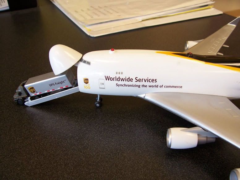 UPS 747 w/Opening Nose DA.C