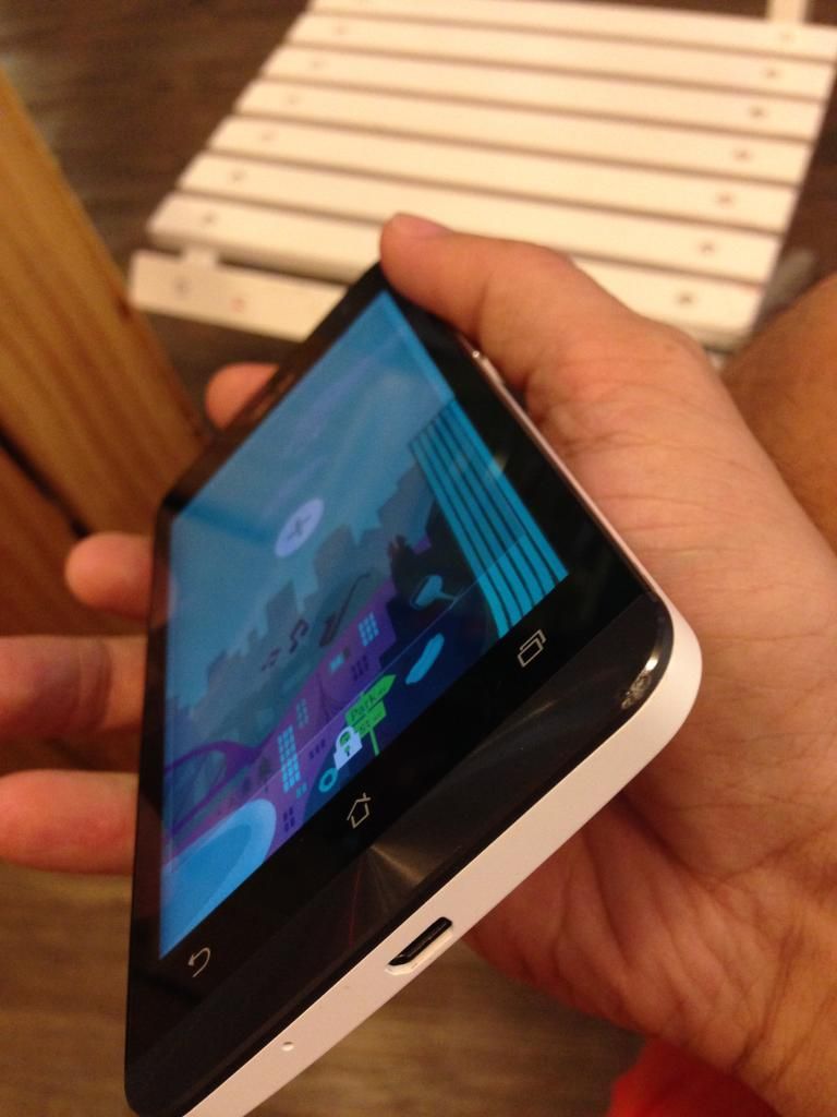 Bán Asus zenphone 5, a500, mới 98% - 2