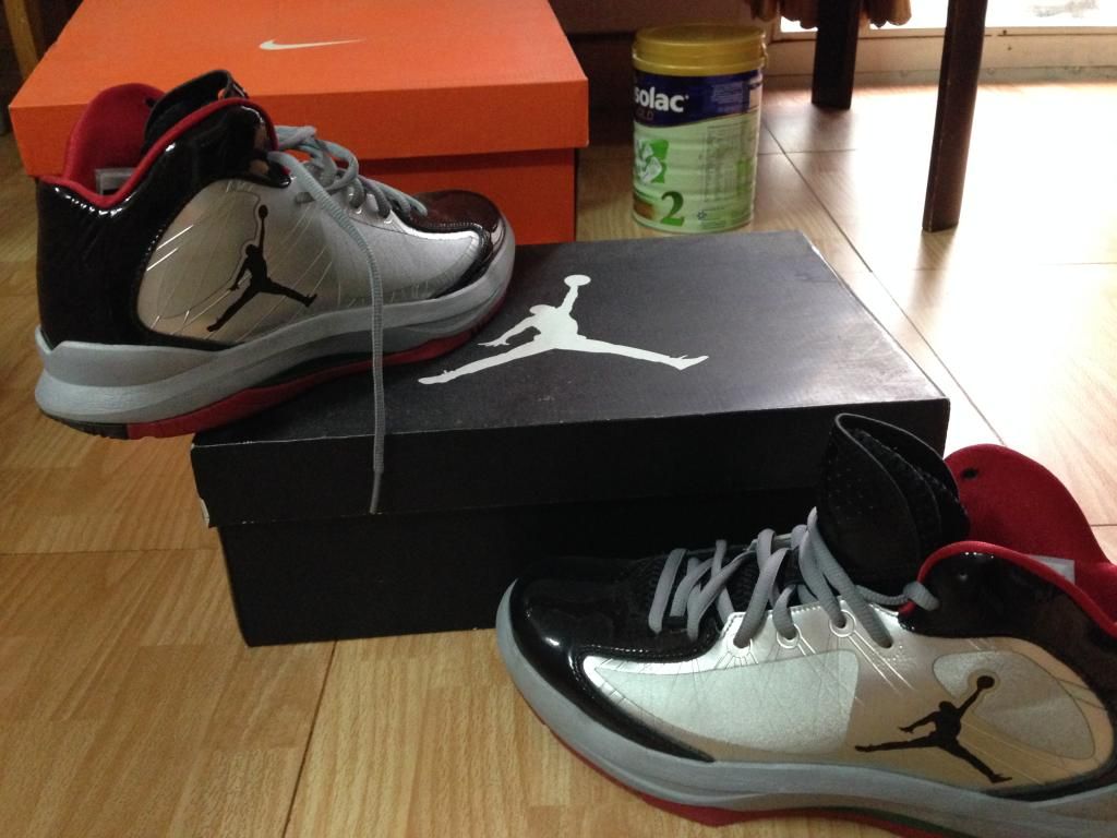 Thanh lý giày tennis và giày bóng rổ chính hãng