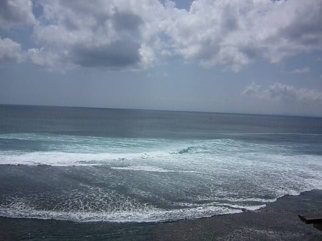 Surf at Uluwatu Bali