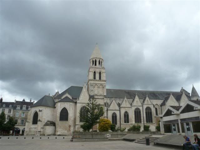 Roman L'eglise Portier France