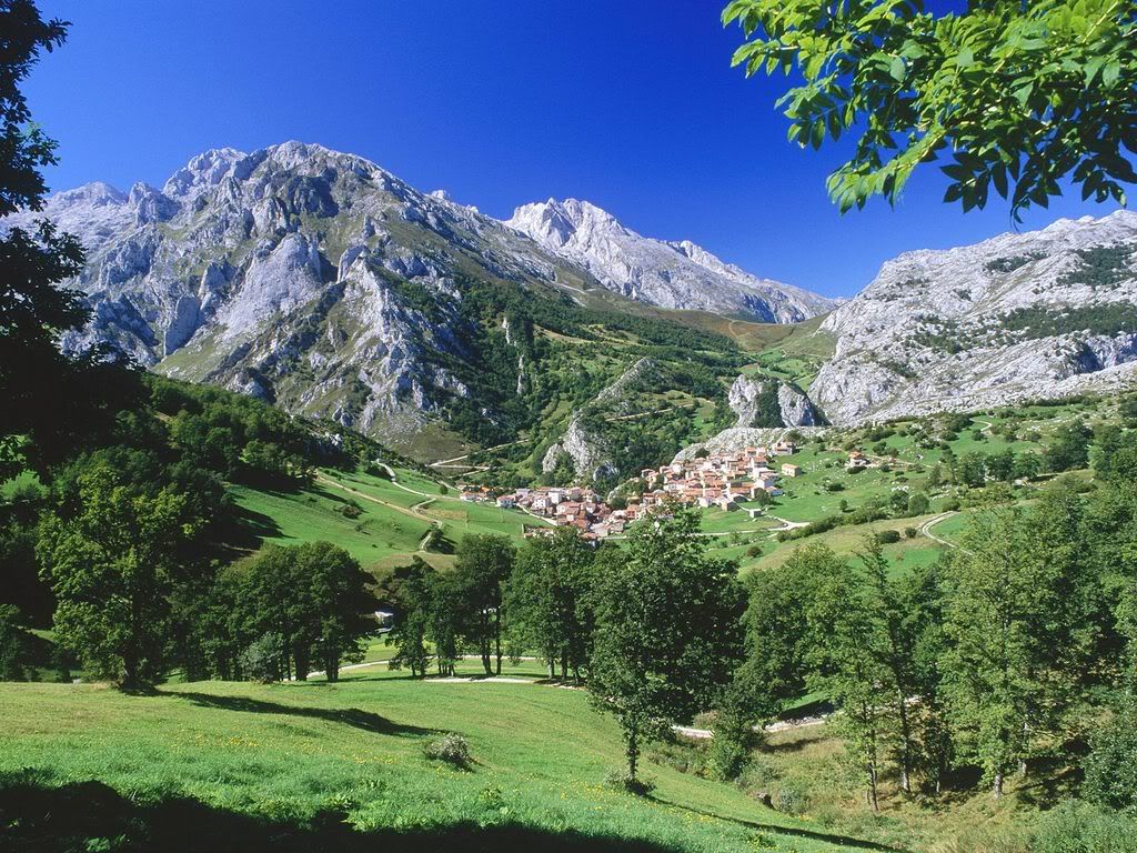 PicosdeEuropaNationalParkAsturiasSp.jpg Picos de Europa National Park, Asturias, Spain image by chord08