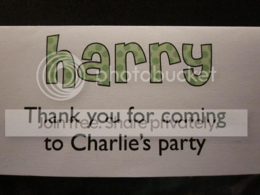 有关以下物品的详细资料: personalised sweet bags and wrappers