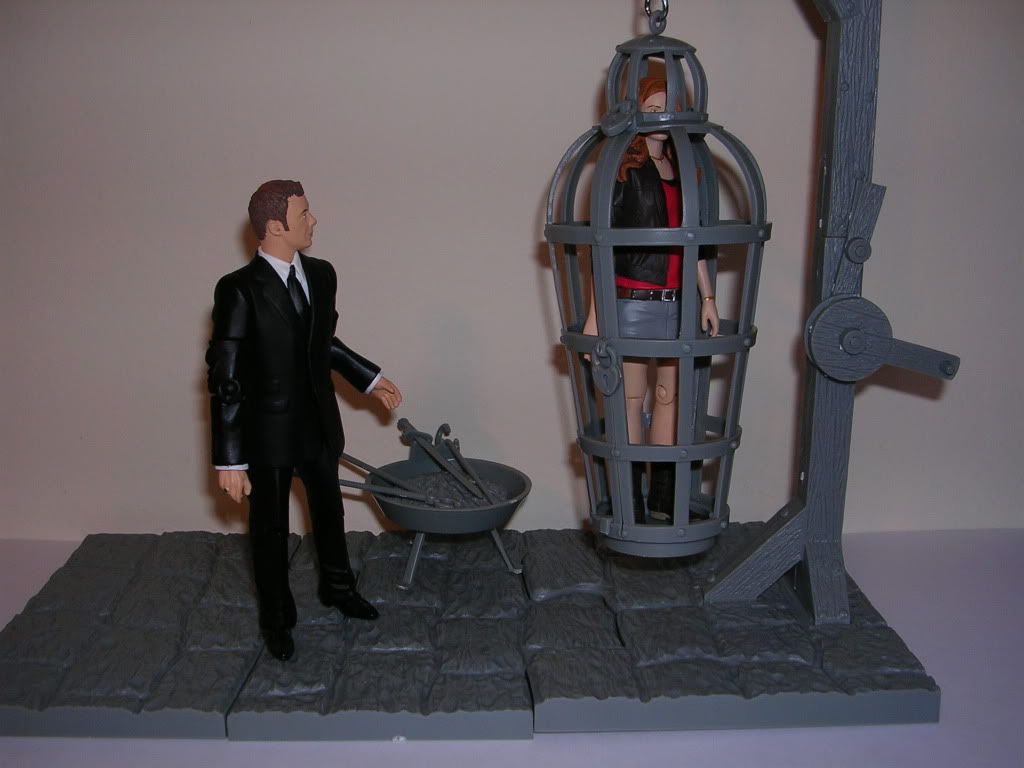 Monster Scenes The Hanging Cage Model Kit by Moebius figurefan